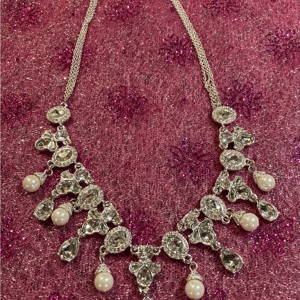 Vintage Crystals & Pearls Necklace - Picture 3 of 8